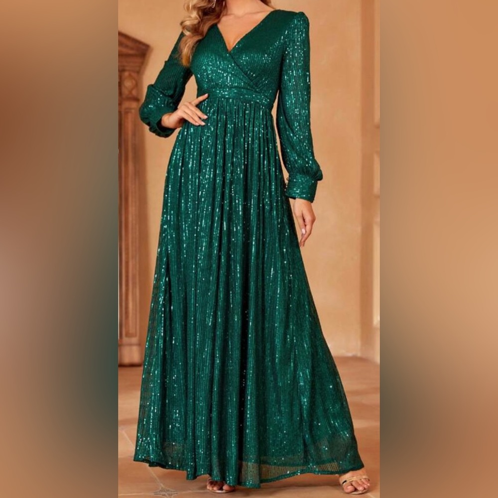 Green Sequin Long Sleeve Formal Dress, Size Large(8/10)